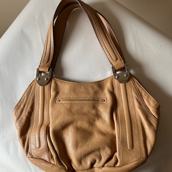 B Makowsky Carmel pebbled leather med double strapped hobo/handbag EUC - Picture 2 of 9